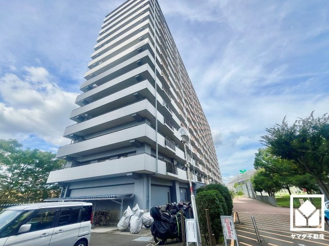 ライオンズマンション京都淀A棟の外観