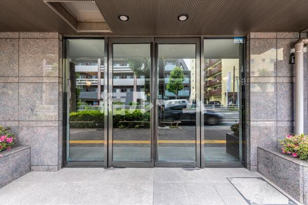 板橋区小茂根４丁目の賃貸マンションのエントランス