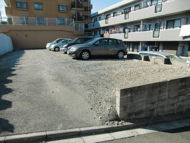 ウィズ・キッドの駐車場|駐車場があるので、車を買う予定の方も安心です