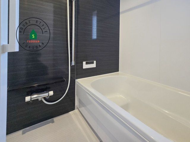 福岡市南区長住7丁目第9-2棟（2号棟）の内観：施工例|浴室は一日の疲れを癒す場所だから、家族みんながゆったりできる快適設計。追い炊き機能付きオートバス。安定した温度で、いつでも快適に入浴できます。