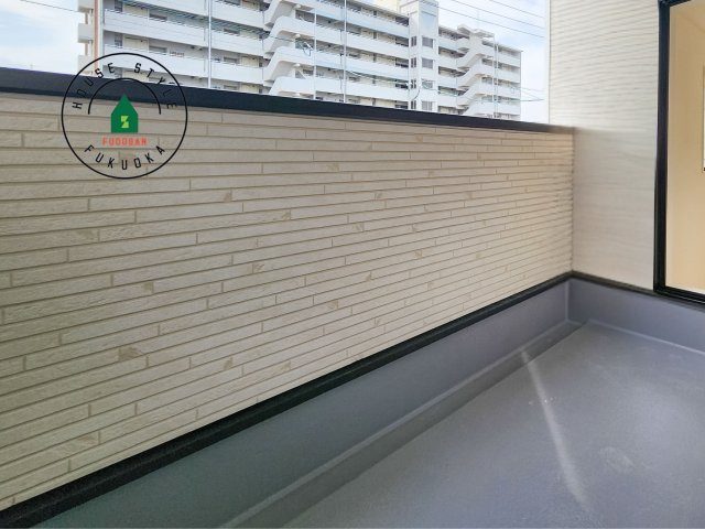 福岡市南区長住7丁目第9-2棟（2号棟）の外観：施工例|バルコニーに自分のこだわりをもたせる。120％自由自在のバルコニー。もちろんお洗濯物を干す、ゴミを一時保管するなどもおまかせください。バルコニーを多目的スペースとして考えてみましょう。