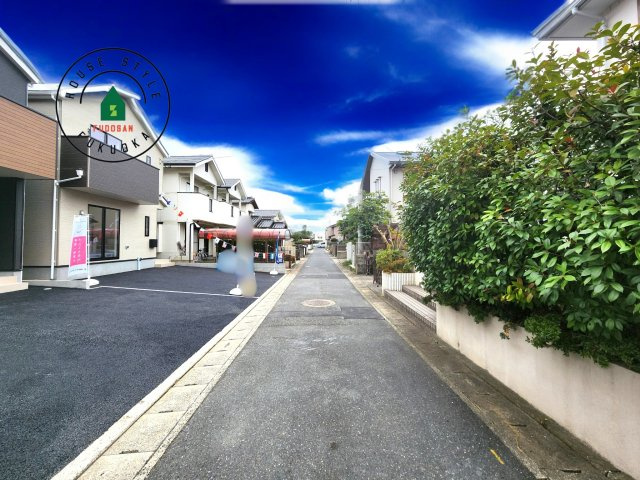 福岡市早良区飯倉8丁目第17-2棟（2号棟）の前面道路含む現地写真|前面道路です。
