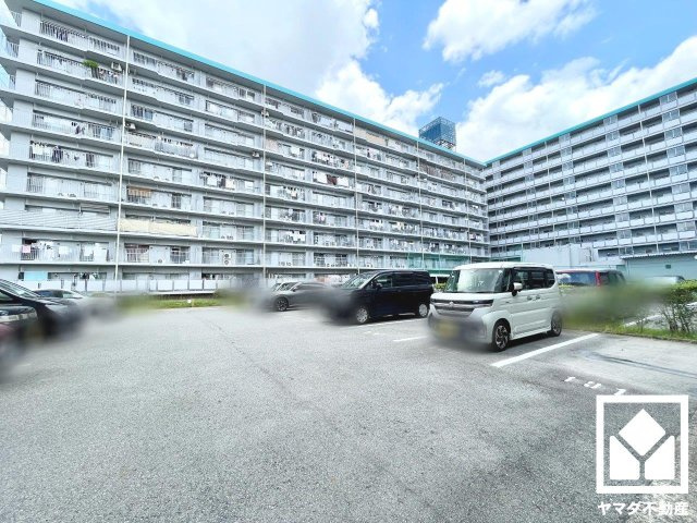 ハイム伏見Ｃ棟の駐車場
