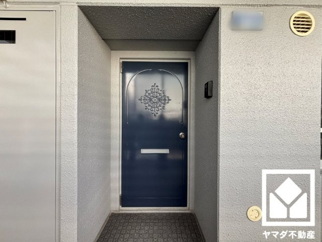 ハイム伏見Ｃ棟の玄関