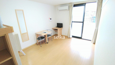 【居間・リビング】 | ソレーユⅢ | 1階はフローリング、2階以上はカーペットタイプとなります。