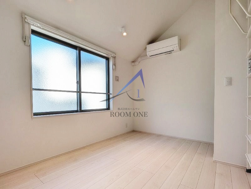 バーミープレイスひばりヶ丘の居間・リビング|洋室のお部屋です。