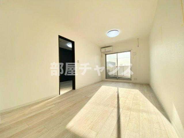 ジーメゾン名古屋牛立ルエーレの居間・リビング