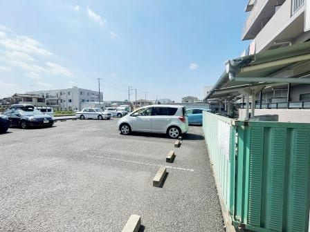 プリムローズ若海の駐車場|駐車場があるので、車を買う予定の方も安心です