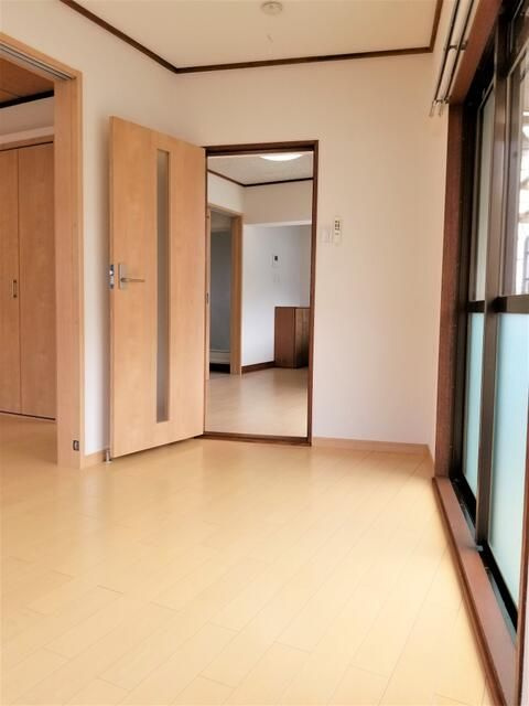 メゾンカワイの居間・リビング