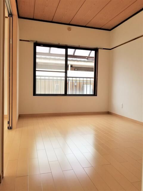 メゾンカワイの居間・リビング