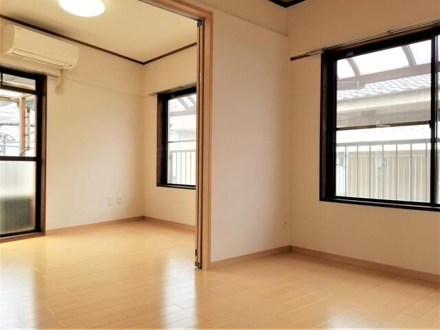 メゾンカワイの居間・リビング