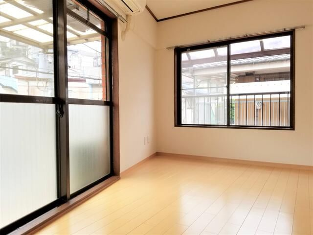 メゾンカワイの居間・リビング