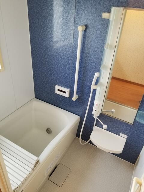 メゾンカワイ第９の浴室