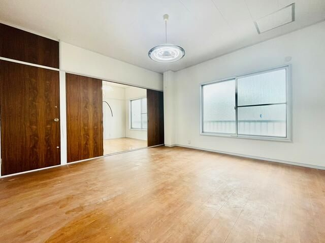 サン南ビルの居間・リビング