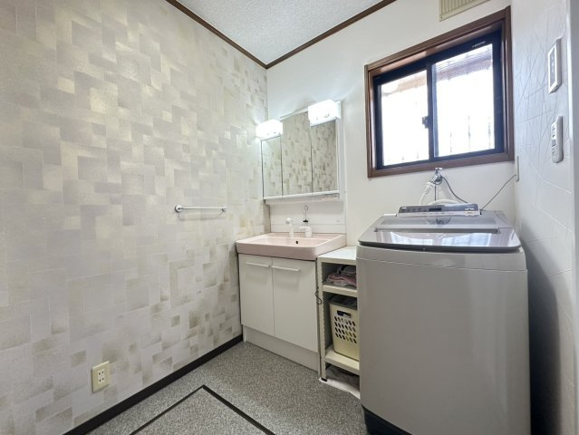 加古川市別府町新野辺　中古戸建のランドリースペース