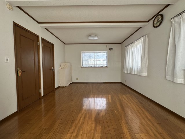 加古川市別府町新野辺　中古戸建の洋室