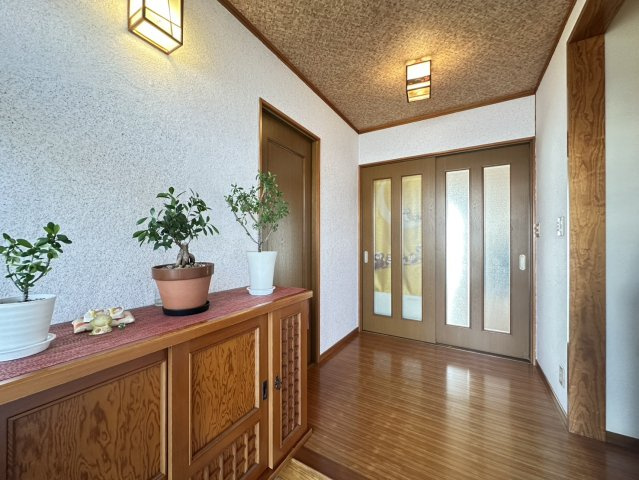 加古川市別府町新野辺　中古戸建の玄関