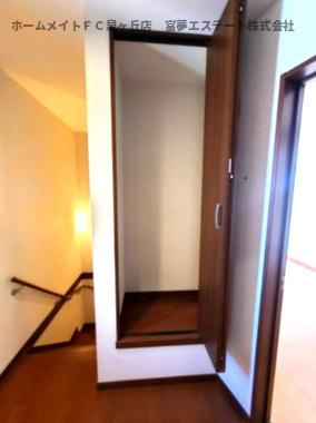 【内装】 | 深阪南戸建  | 2階階段踊り場収納