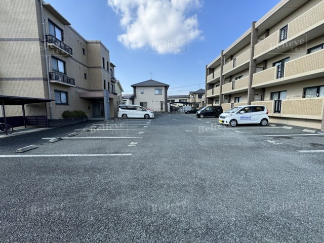 キャッスルコートの駐車場|駐車スペースもあります☆