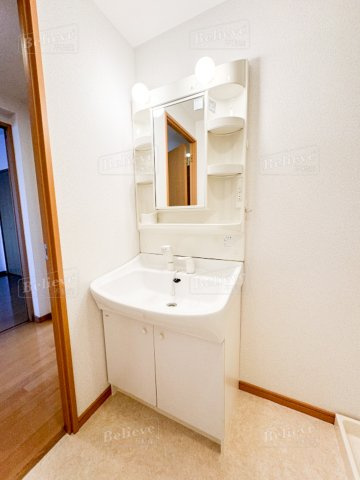 キャッスルコートの洗面所|明るい洗面所です★