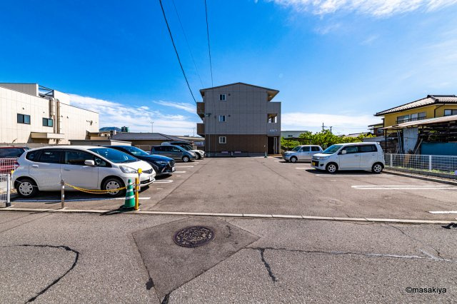 フローラ稲葉の駐車場|駐車場