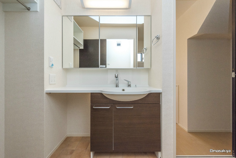 ラ・ヴェリテの洗面所|洗面・脱衣　シャンプードレッサー付き。