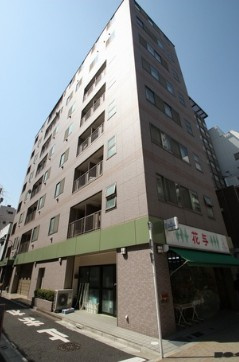 千代田区神田多町２丁目の賃貸マンションの外観