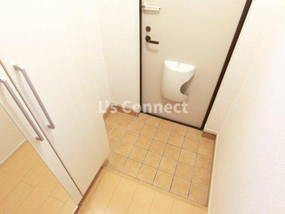 【玄関】 | グランフィルＢ | 背の高い下駄箱には鏡付きで身だしなみチェック。