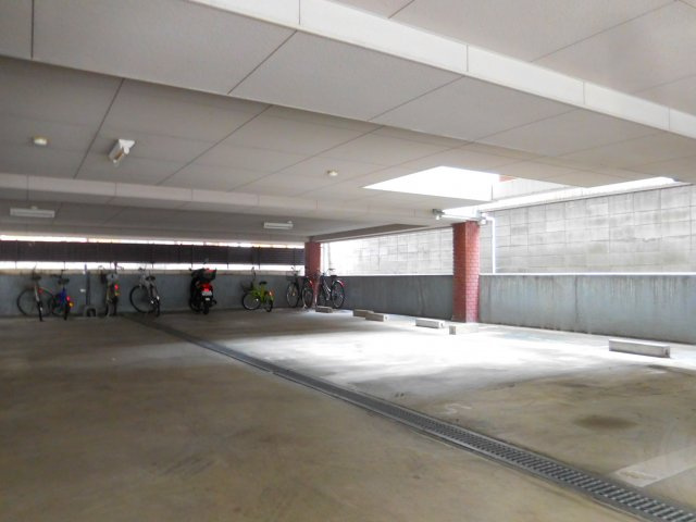 エンジェリ津之江の駐車場