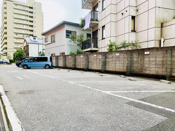 シャルム・Ｋ・カーサの駐車場