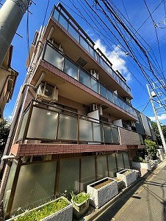 中野区弥生町３丁目の駐車場の外観
