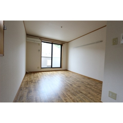 【居間・リビング】 | 洋室　8帖