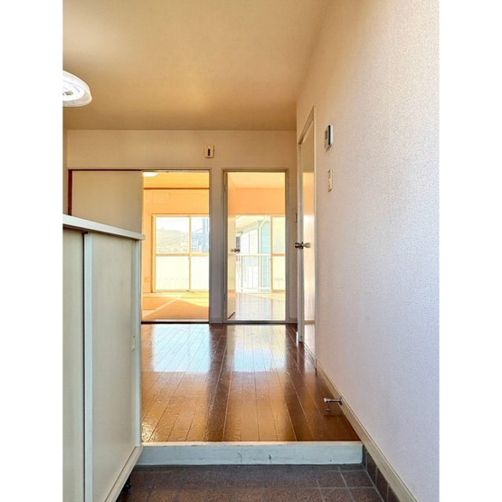 【玄関】 | 曽我マンション | 玄関から