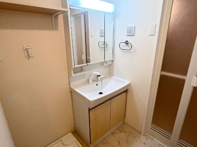 ｃａｓａ　ｓｅｒｅｎａ（カーサ　セレーナ）の洗面所|洗髪洗面化粧台