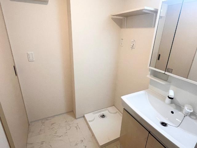 ｃａｓａ　ｓｅｒｅｎａ（カーサ　セレーナ）の洗面所|洗濯機置場