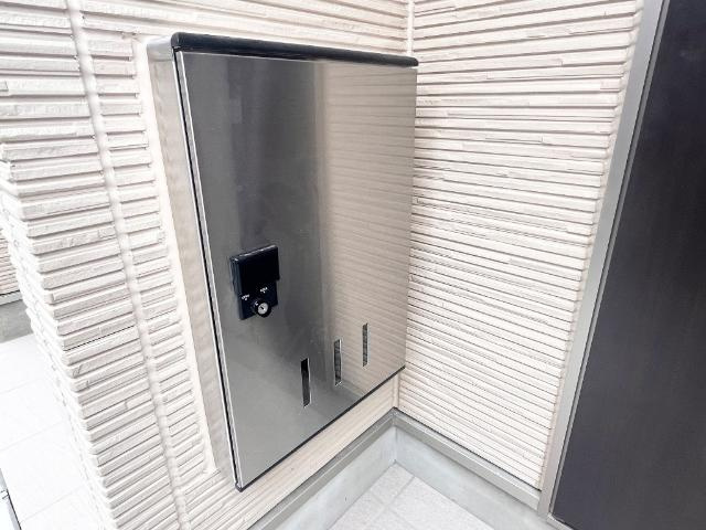 ｃａｓａ　ｓｅｒｅｎａ（カーサ　セレーナ）の玄関|宅配ボックス