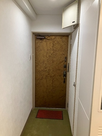 ダイネス壱番館渋谷の玄関