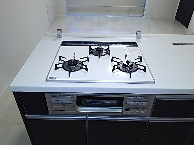 ユニヴァリィ　エミのキッチン|グリル付き3口コンロ（イメージ）