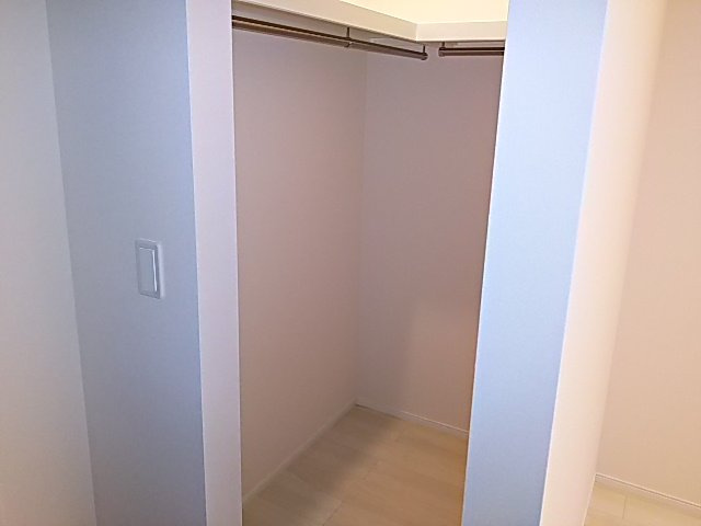 ユニヴァリィ　エミの収納|ウォークインクローゼット（イメージ）