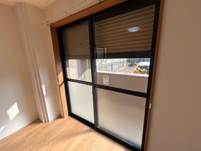 ハッピーアイランドの内装|窓シャッター