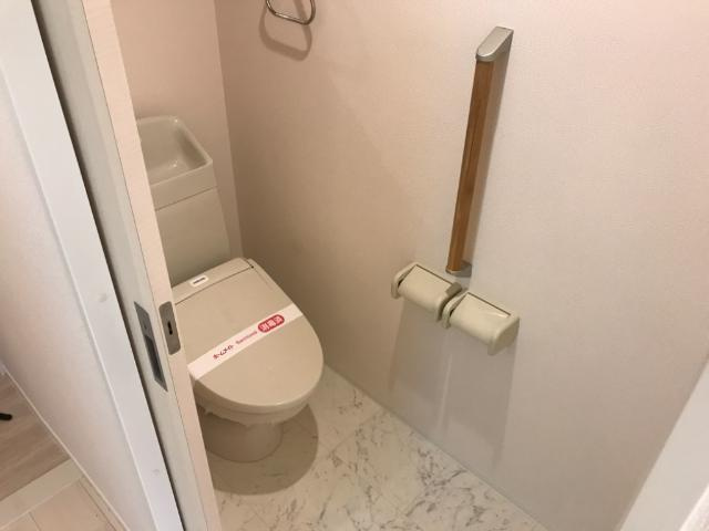 ジュネス市場木のトイレ|シャワー付トイレ