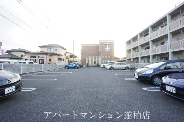 ルピナスの駐車場