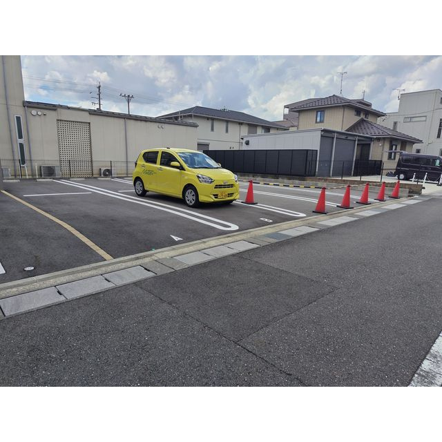 菊地町５丁目店舗の駐車場