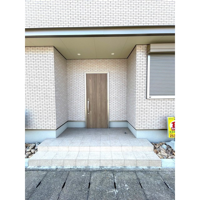 菊地町５丁目店舗のエントランス