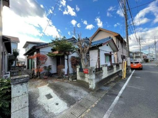 前橋市天川大島町中古一戸建ての前面道路含む現地写真