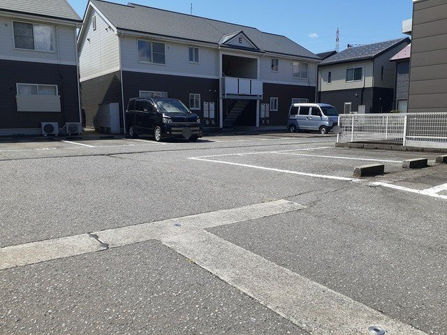 メゾン・ド・シャルムⅢＥの駐車場|駐車スペースもあります