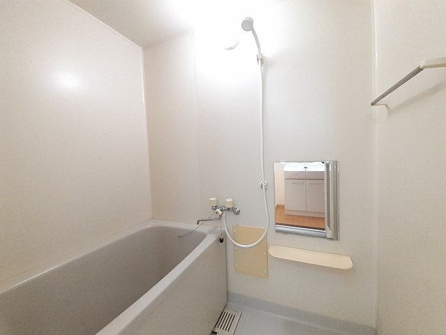 エスポワール赤田の浴室|落ち着いた空間のお風呂です