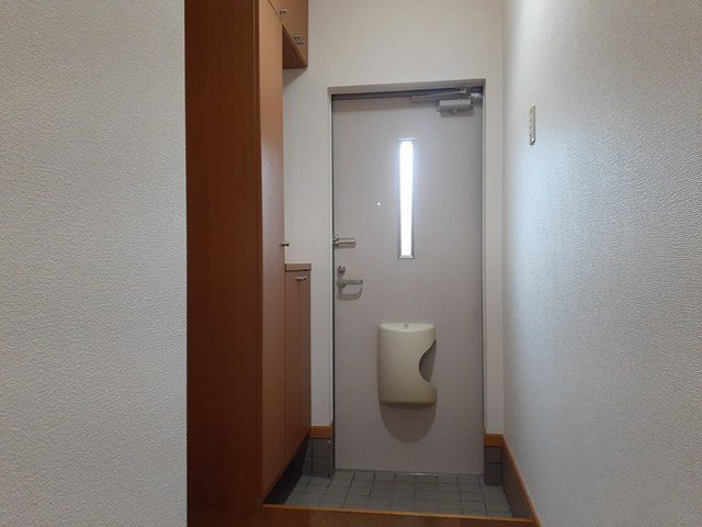 アロマ・フォーレの玄関|収納もある玄関です