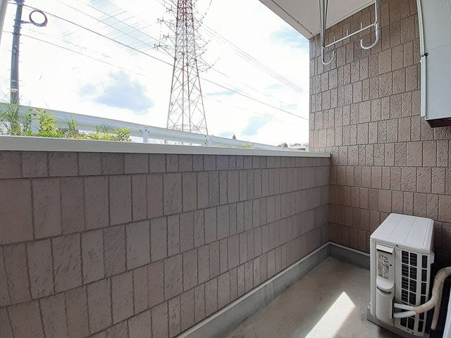 アロマ・フォーレのバルコニー|暖かな日差しのふりそそぐバルコニー