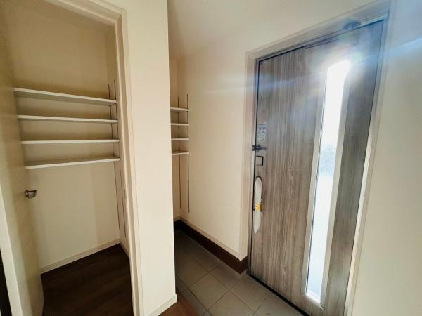 【玄関】 | 写真は同社施工例です。